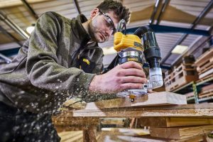 Κουρευτικό Περιθωρίων 900W 8mm Σταθερής Βάσης Dewalt D26200-QS - Image 5