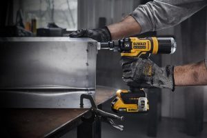 Πριτσιναδόρος 18V 2x2Ah Li-Ion Tstak Dewalt DCF403D2GT-QW - Image 3