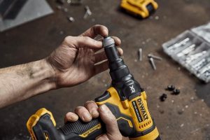 Πριτσιναδόρος 18V 2x2Ah Li-Ion Tstak Dewalt DCF403D2GT-QW - Image 5
