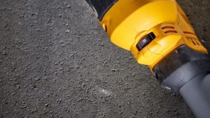 Τριβείο Tοίχου – Kαμηλοπάρδαλη 710W 225mm Dewalt DWE7800 - Image 5