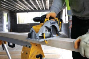 Δισκοπρίονο 18V Solo 165mm Dewalt DCS391N - Image 4