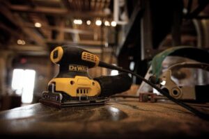 Παλμικό Τριβείο Χούφτας 230Watt Dewalt DWE6411 - Image 3