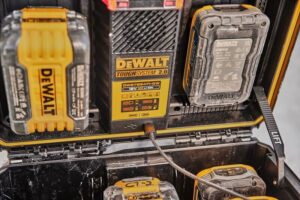 Φορτιστής για Μπαταρίες Εργαλείων 18/54V Dewalt DWST83471-QW - Image 4