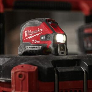 Μέτρο 7,5m x 30mm με Led Magnetic USB Milwaukee 4932492469 - Image 3