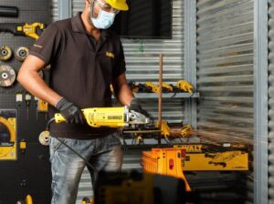 Γωνιακός Τροχός 2200W/230mm DEWALT DWE494-QS με Προεκκίνηση - Image 3